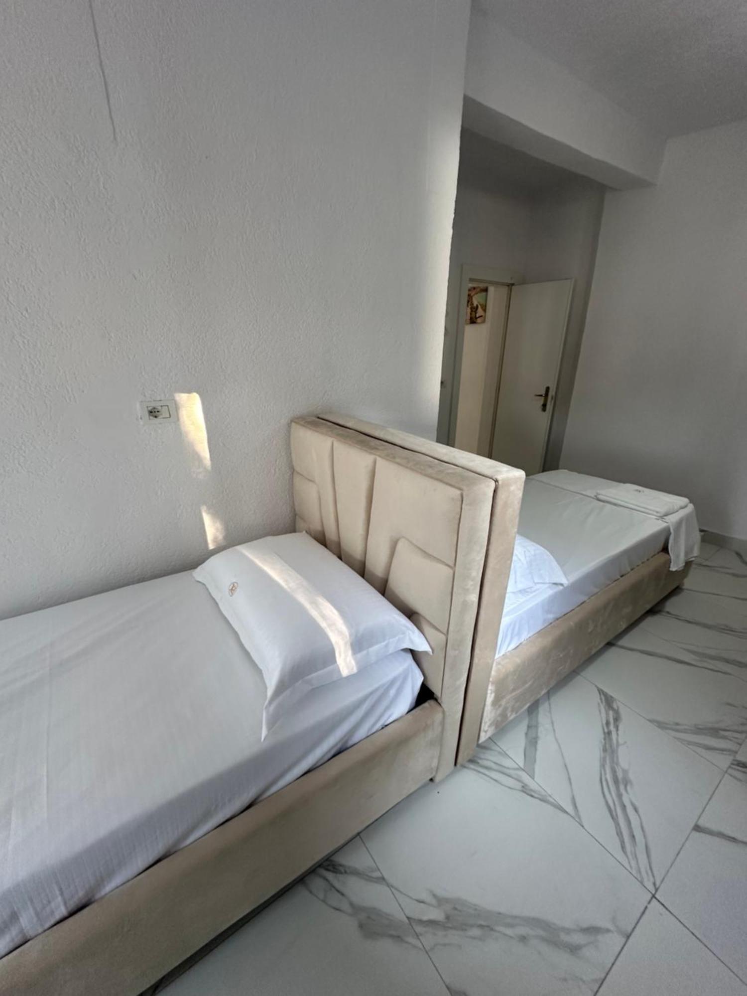 Giulio 3* Golem (Tirana)